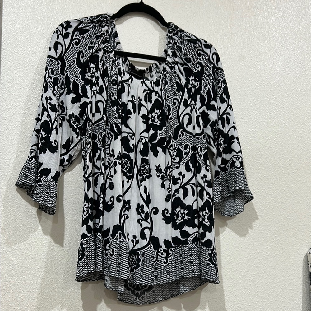 INC International Concepts Black and White Graphic Blouse new never used no tags